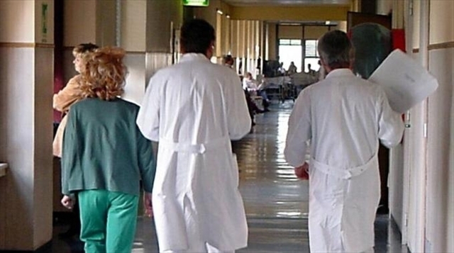 Coronavirus e sovraffollamento, Rossi firma una nuova ordinanza: positivi inviati in albergo