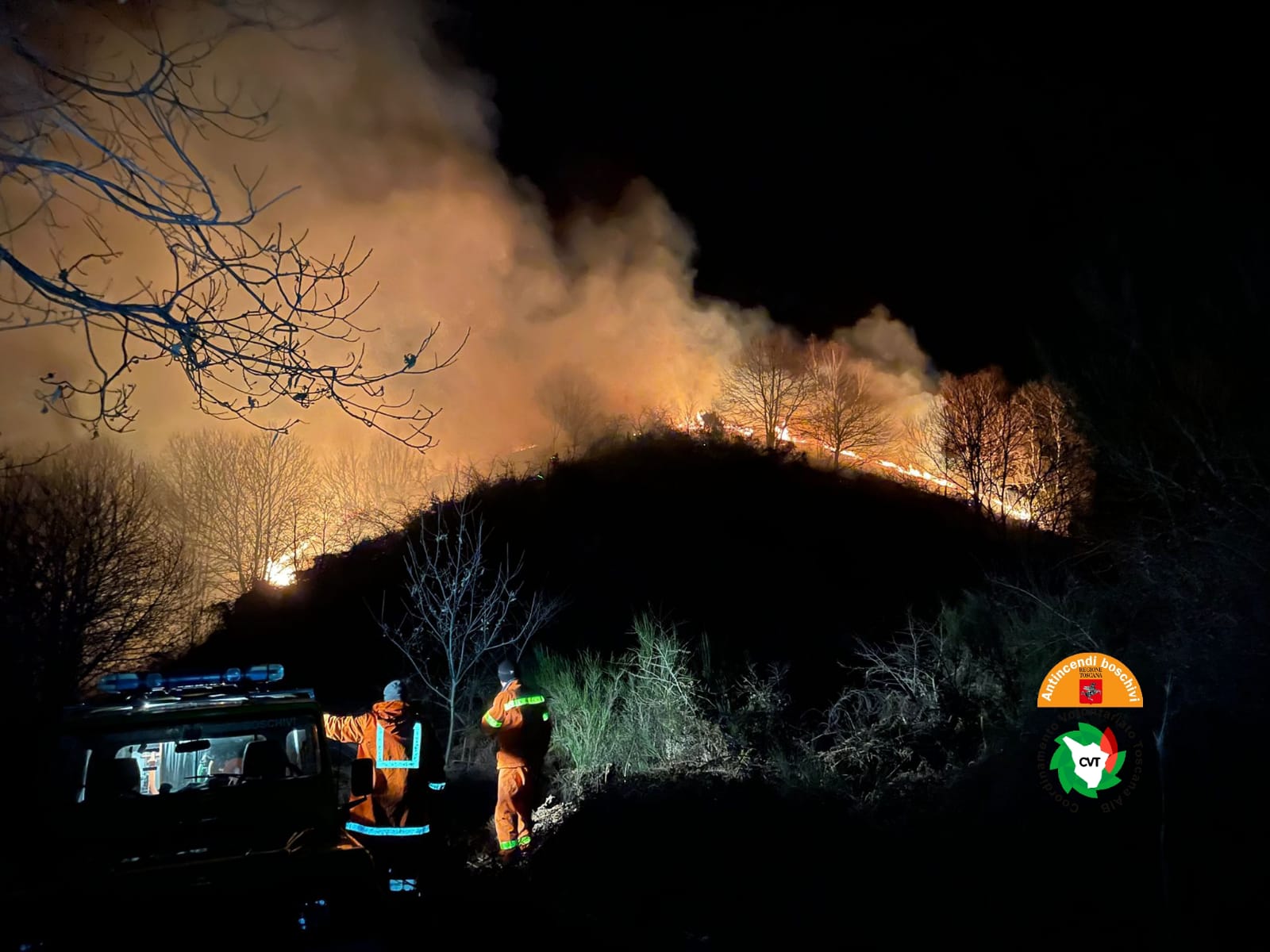 Nella notte incendio boschivo a Montereggio nel comune di Mulazzo (Ms)