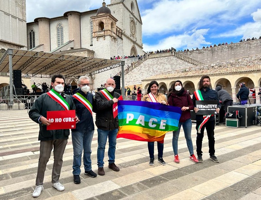 Nardini alla marcia Perugia-Assisi: “Tacciano le armi in Ucraina e si dia voce alla pace”